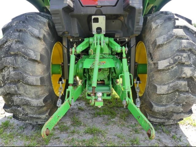 Image of John Deere 4044M equipment image 4