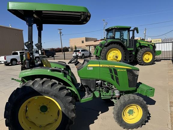 Image of John Deere 4044M equipment image 3