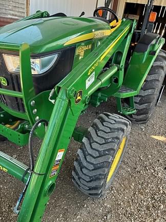Image of John Deere 4044M equipment image 3