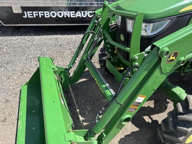 Image of John Deere 4044M equipment image 4