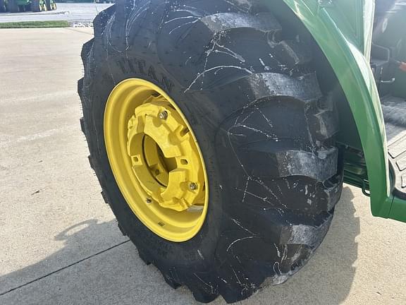 Image of John Deere 4044R equipment image 4