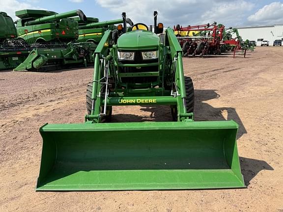 Image of John Deere 4044R equipment image 4