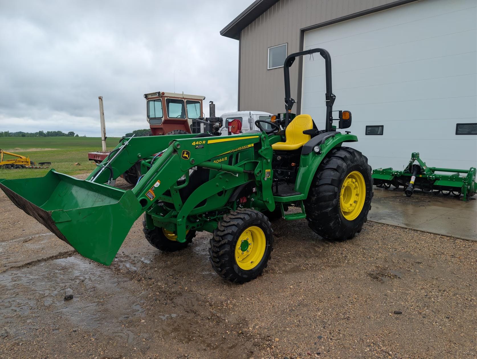 2019 John Deere 4044R Equipment Image0