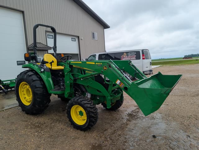 Image of John Deere 4044R equipment image 3