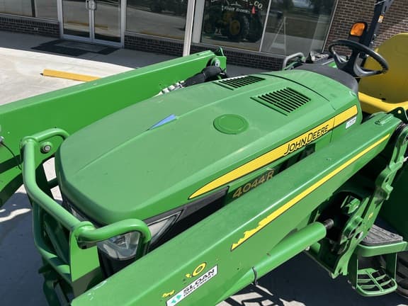 Image of John Deere 4044R equipment image 2