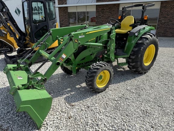 Image of John Deere 4044R equipment image 4