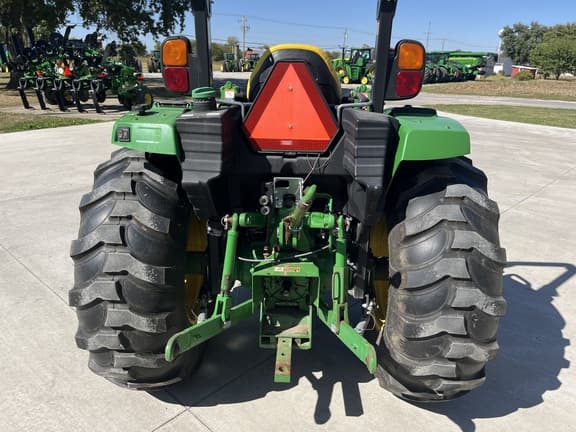 Image of John Deere 4044R equipment image 4