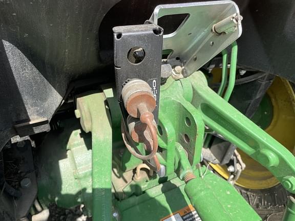 Image of John Deere 4052M equipment image 3