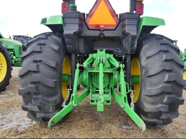 Image of John Deere 4052M equipment image 4