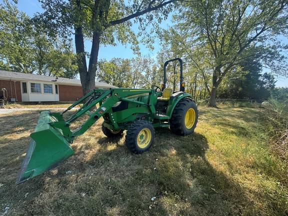Image of John Deere 4052M equipment image 1