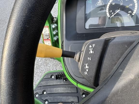 Image of John Deere 4052M equipment image 4