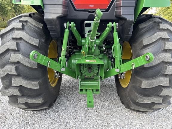 Image of John Deere 4052M equipment image 3