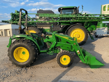 Main image John Deere 4052M