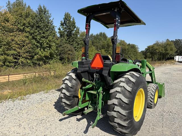 Image of John Deere 4052M equipment image 4