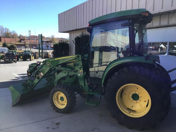 Image of John Deere 4052R equipment image 4