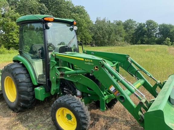 Image of John Deere 4052R equipment image 3