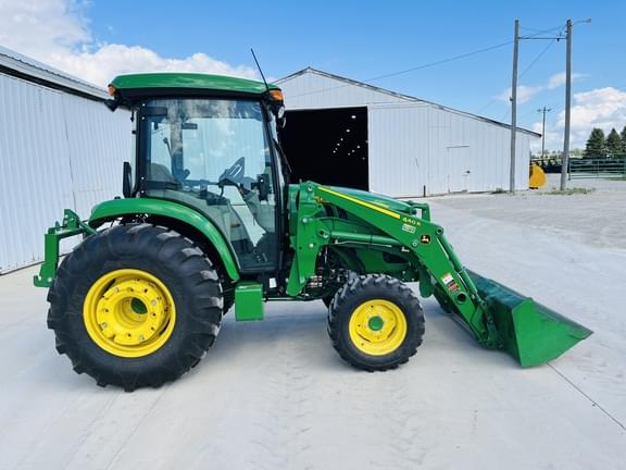 Image of John Deere 4052R equipment image 4