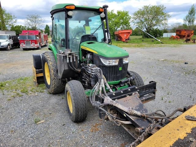 Image of John Deere 4052R equipment image 4