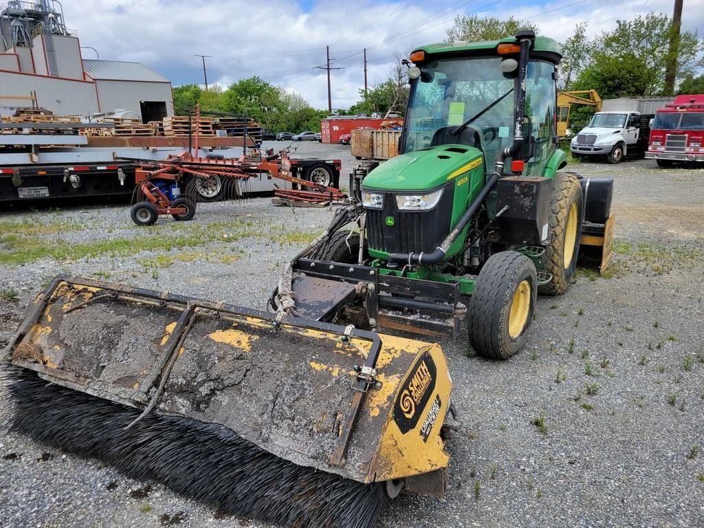 2019 John Deere 4052R Equipment Image0