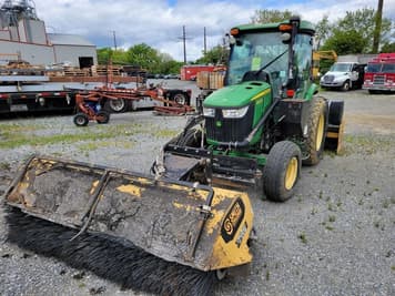 Main image John Deere 4052R