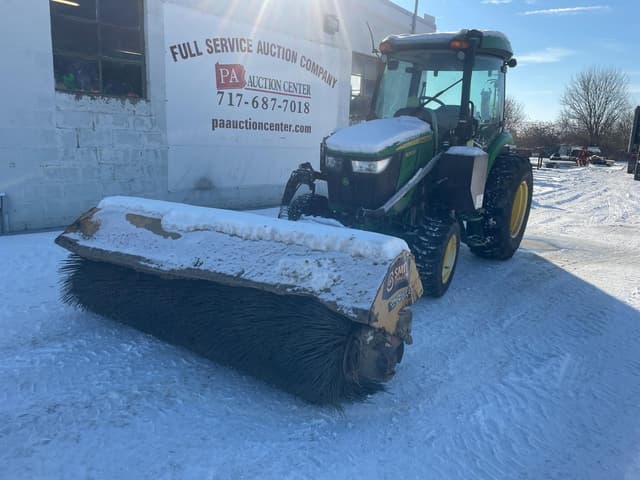 Image of John Deere 4052R equipment image 1