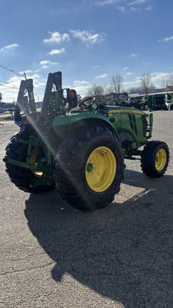 Image of John Deere 4052R equipment image 4