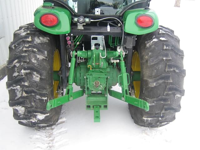 Image of John Deere 4052R equipment image 4