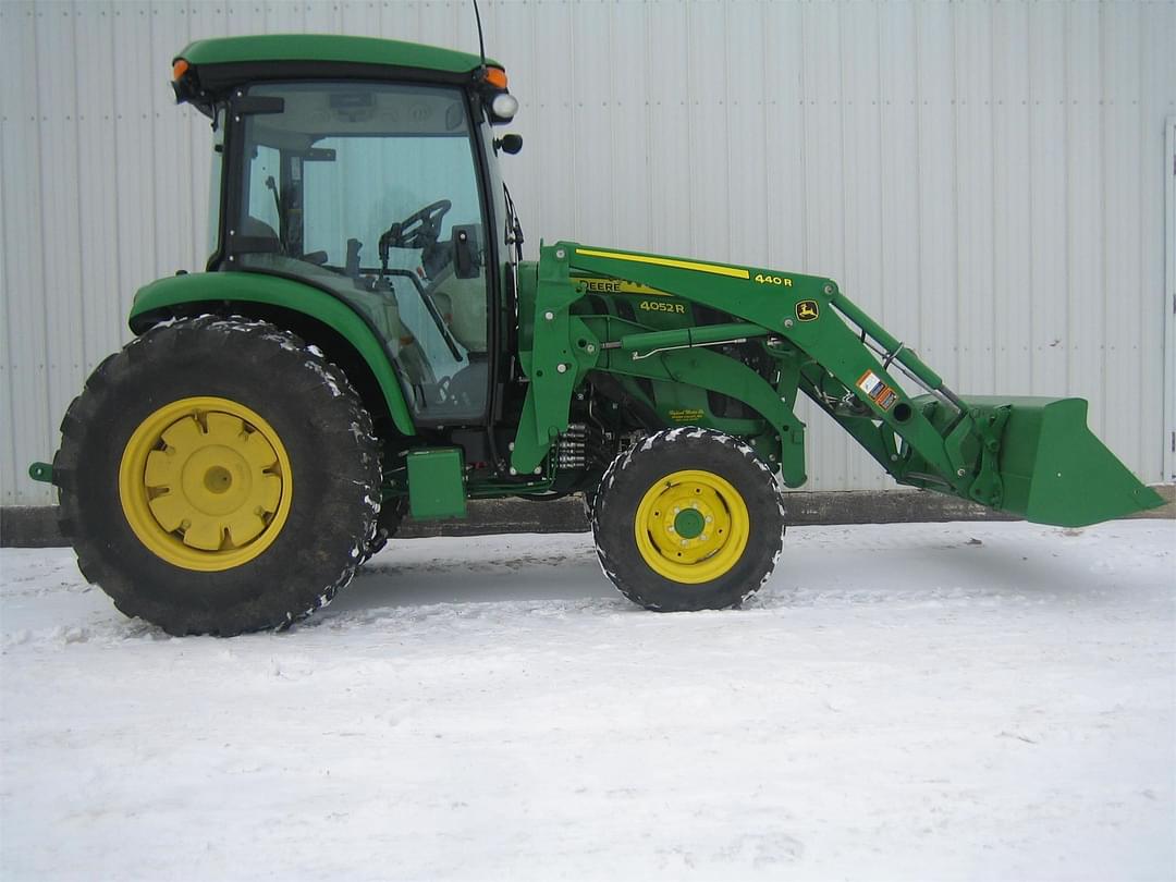 Image of John Deere 4052R Primary image