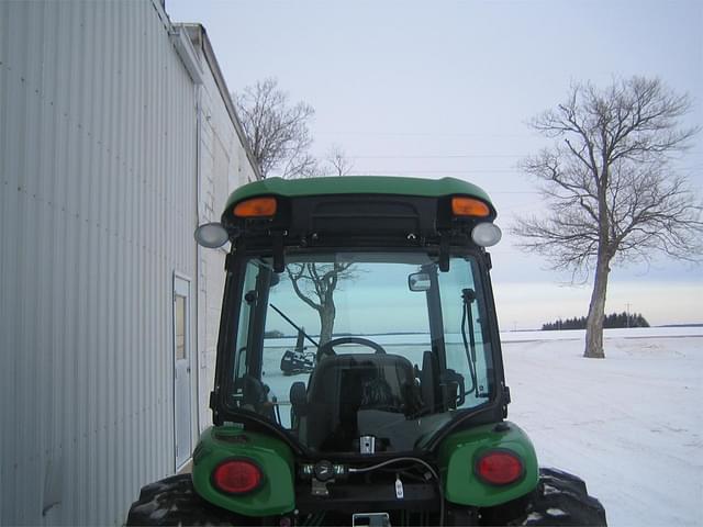 Image of John Deere 4052R equipment image 4