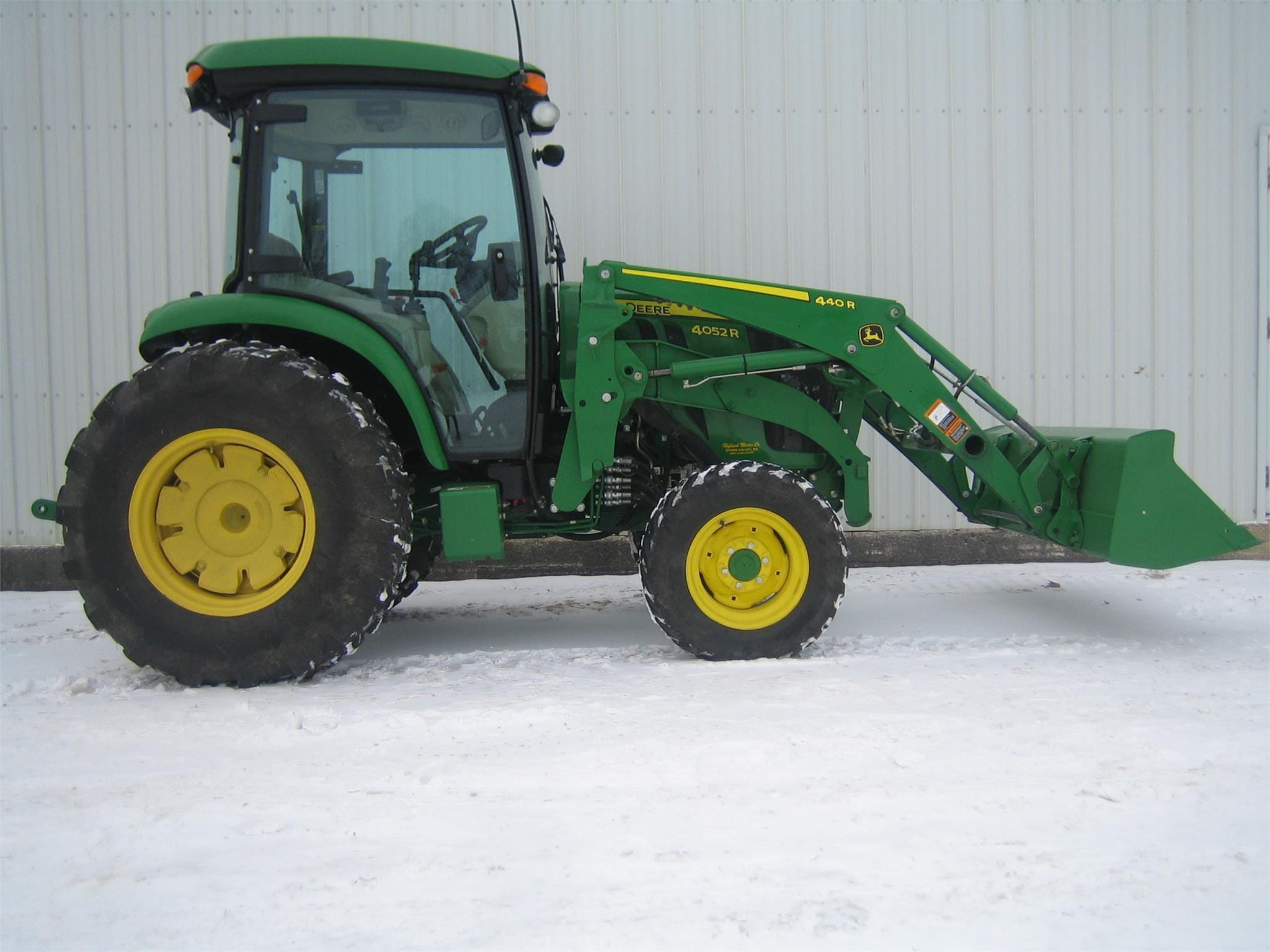 2019 John Deere 4052R Equipment Image0