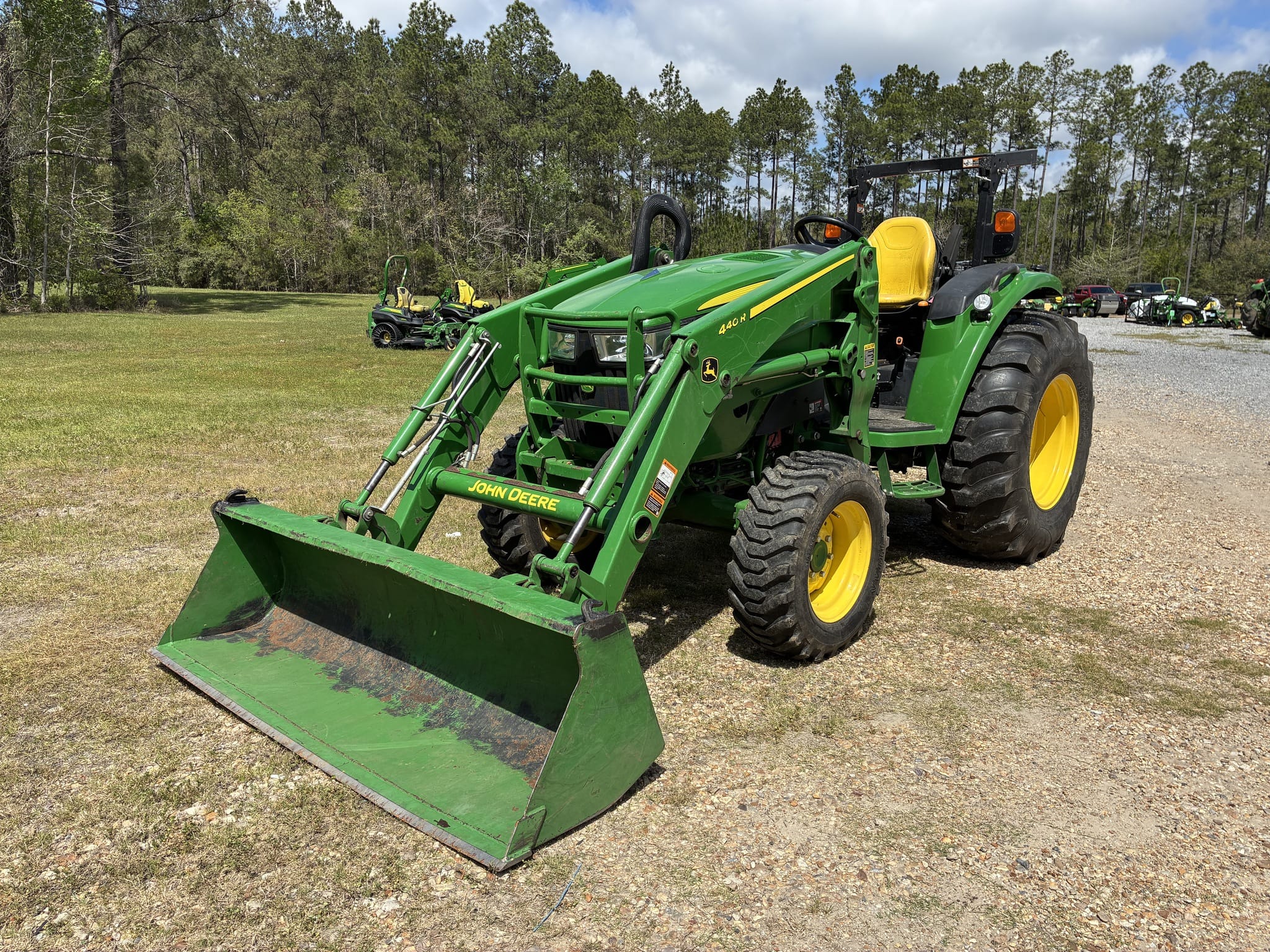 2019 John Deere 4052R Equipment Image0