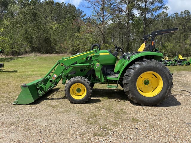 Image of John Deere 4052R equipment image 1