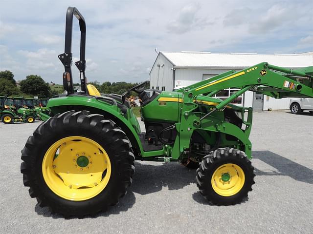 Image of John Deere 4052R equipment image 4