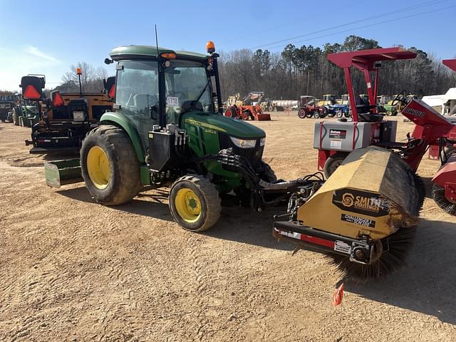 Image of John Deere 4052R equipment image 3