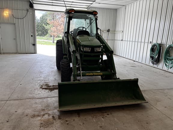 Image of John Deere 4052R equipment image 1