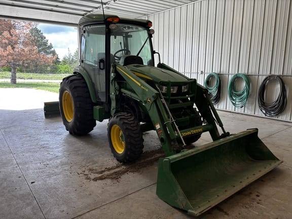 2019 John Deere 4052R Equipment Image0