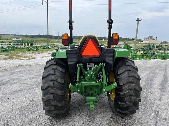 Image of John Deere 4052R equipment image 3