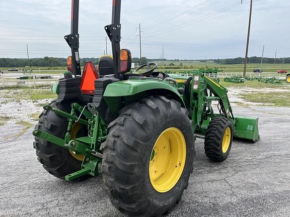 Image of John Deere 4052R equipment image 4