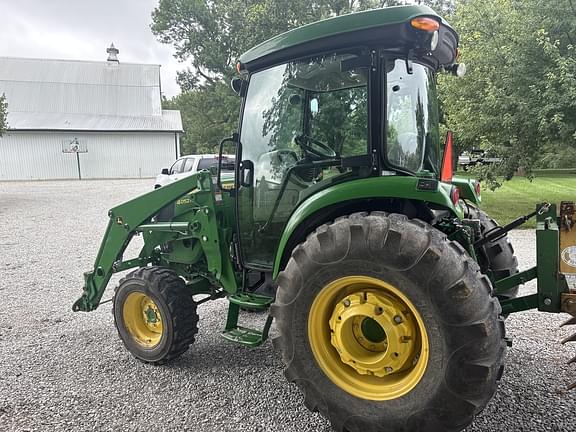 Image of John Deere 4052R equipment image 4