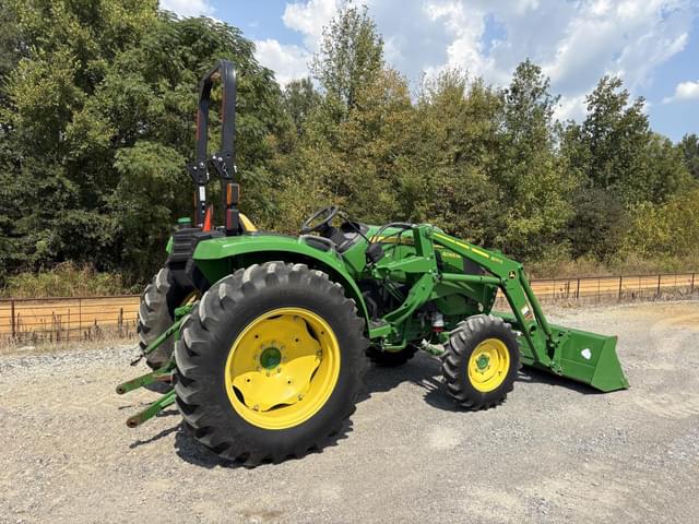 Image of John Deere 4066M equipment image 3