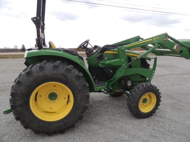 Image of John Deere 4066M equipment image 3