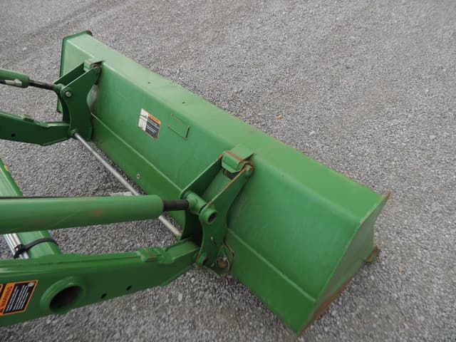 Image of John Deere 4066M equipment image 4