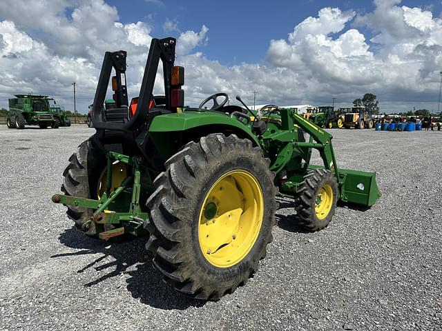 Image of John Deere 4066M equipment image 4