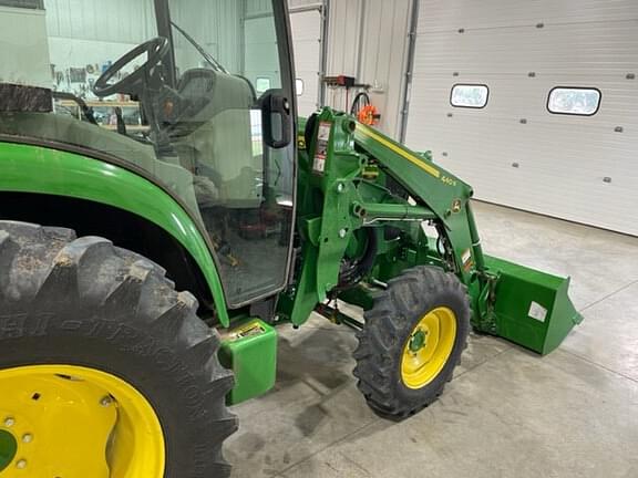 Image of John Deere 4066R equipment image 3