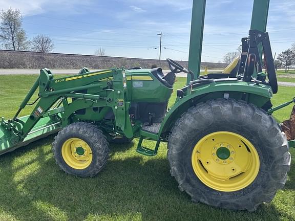 Image of John Deere 4066R equipment image 1