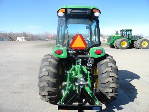 Image of John Deere 4066R equipment image 3