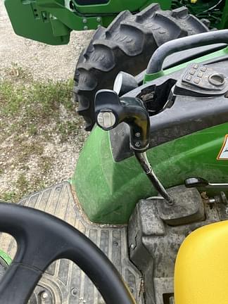 Image of John Deere 4066R equipment image 3