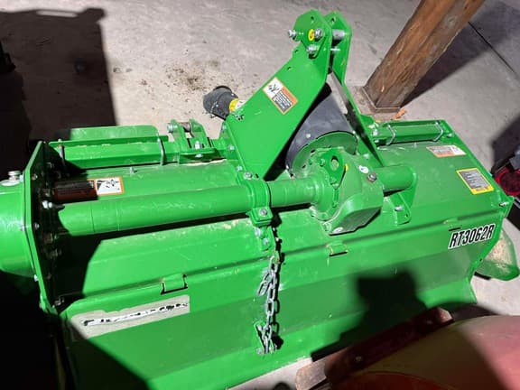 Image of John Deere 4066R equipment image 4