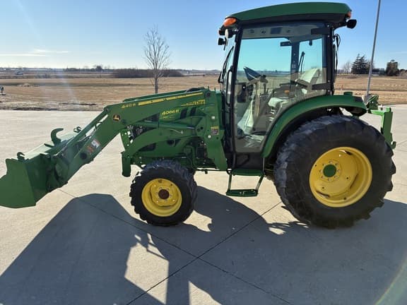 Image of John Deere 4066R equipment image 4