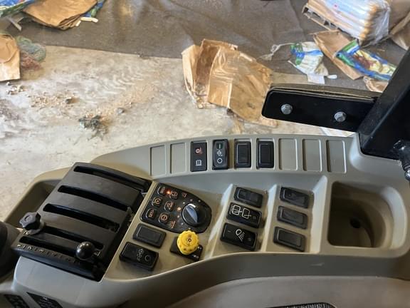 Image of John Deere 4066R equipment image 3